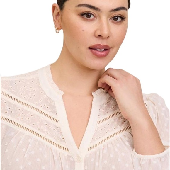 Torrid Ivory Chiffon Clip Dot With Contrasting Eyelet Top NWT Size 6x - Picture 5 of 7